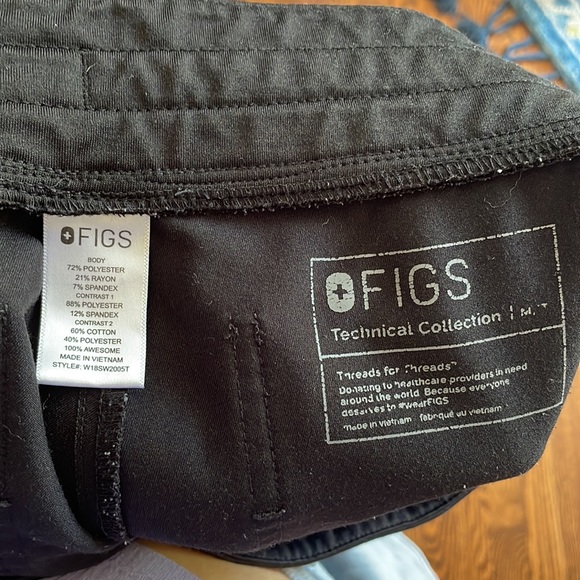FIGS BLACK JOGGER SCRUBS - Picture 5 of 5